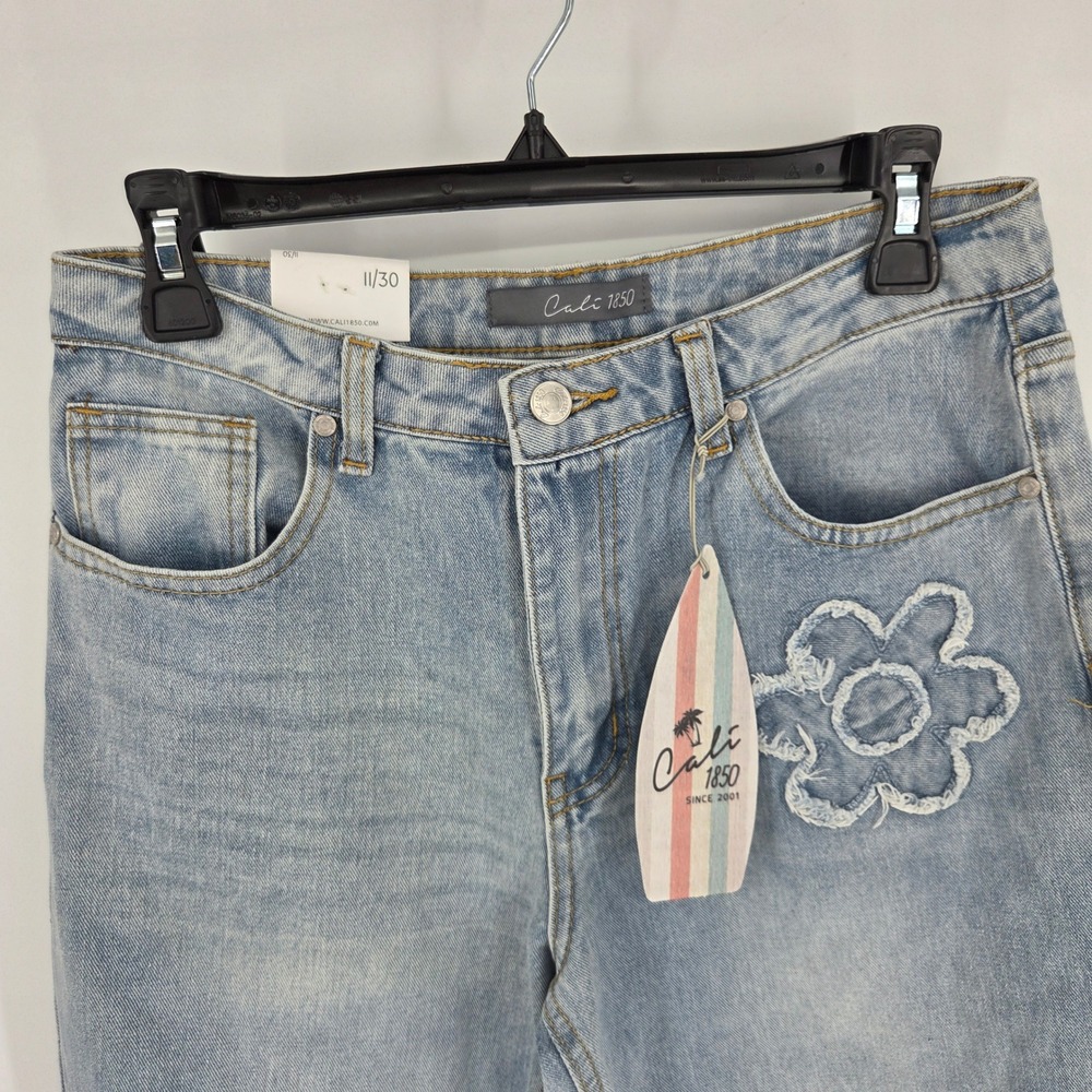 Cali 1850 Womens Flower Patch Straight Leg Jeans Light Wash Blue Size 11/30 NEW - Picture 2 of 6